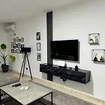 Center Comfy アパート ドゥラス